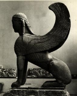 Delphes. Le Sphinx des Naxiens (580-560 av. J.C.)