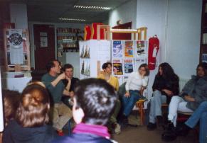 François Lamy préparant le spectacle de lecture-théâtre avec les élèves de 1èreES1